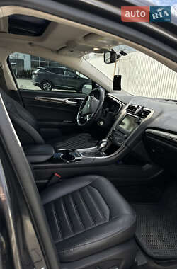 Седан Ford Fusion 2015 в 