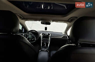 Седан Ford Fusion 2015 в 