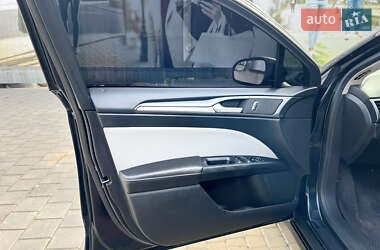 Седан Ford Fusion 2014 в 