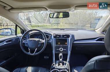 Седан Ford Fusion 2015 в 