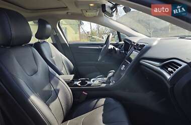 Седан Ford Fusion 2015 в 