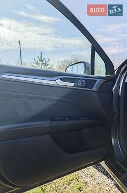 Седан Ford Fusion 2015 в 