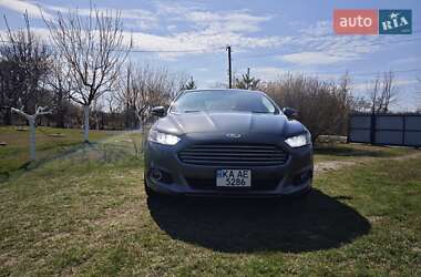 Седан Ford Fusion 2015 в 