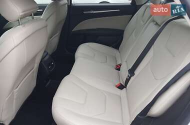 Седан Ford Fusion 2017 в 