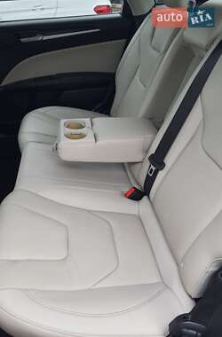 Седан Ford Fusion 2017 в 
