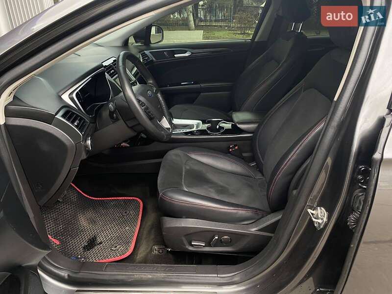 Седан Ford Fusion 2015 в Миколаєві