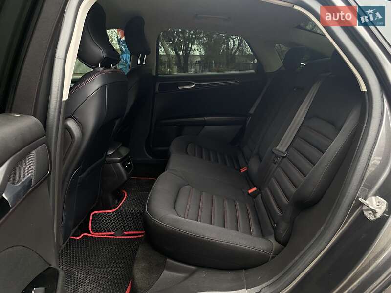 Седан Ford Fusion 2015 в Миколаєві
