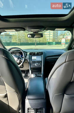 Седан Ford Fusion 2016 в 