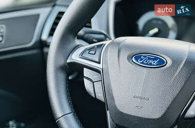 Седан Ford Fusion 2014 в 