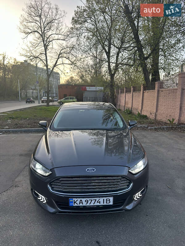 Седан Ford Fusion 2016 в 