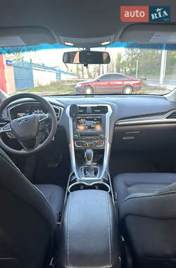 Седан Ford Fusion 2016 в 