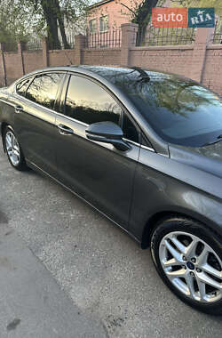 Седан Ford Fusion 2016 в 