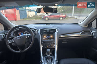 Седан Ford Fusion 2016 в 