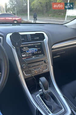 Седан Ford Fusion 2016 в 