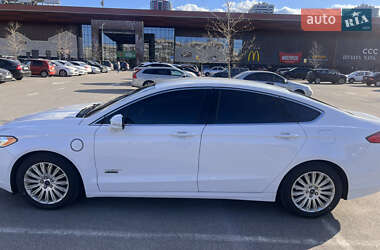 Седан Ford Fusion 2016 в 