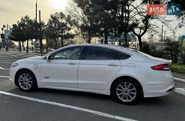 Седан Ford Fusion 2016 в 