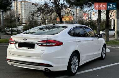 Седан Ford Fusion 2016 в 