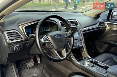 Седан Ford Fusion 2016 в 