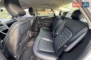 Седан Ford Fusion 2016 в 