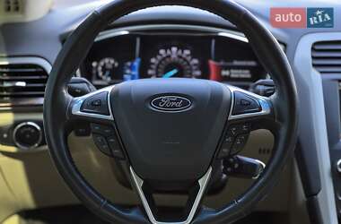 Седан Ford Fusion 2013 в 