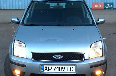 Хэтчбек Ford Fusion 2004 в 