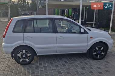 Хэтчбек Ford Fusion 2011 в 