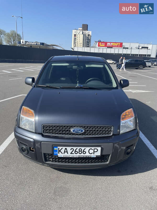 Хэтчбек Ford Fusion 2010 в 