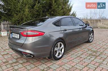 Седан Ford Fusion 2013 в 