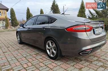Седан Ford Fusion 2013 в 