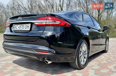 Седан Ford Fusion 2017 в 