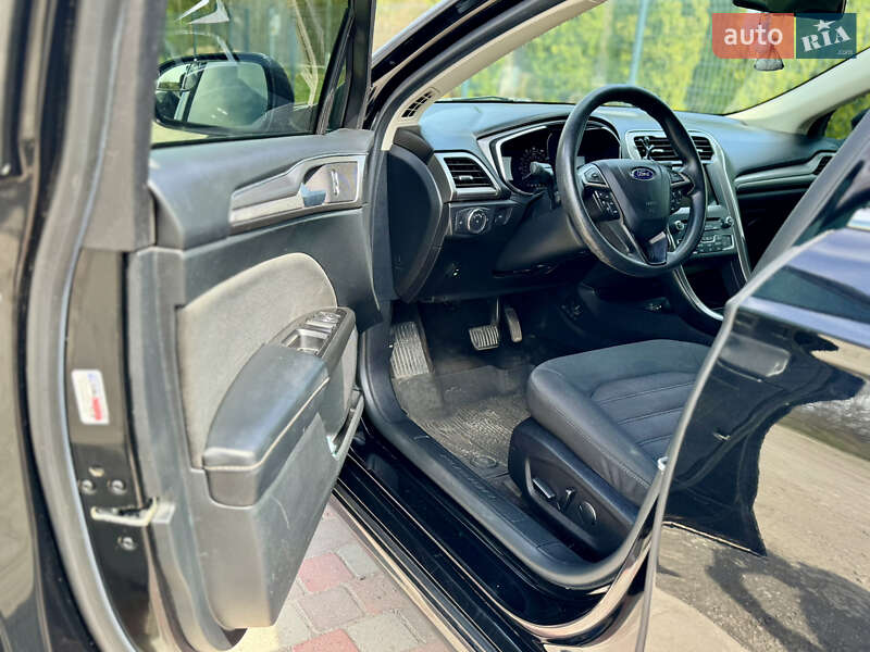 Седан Ford Fusion 2017 в Попельне