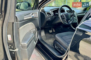 Седан Ford Fusion 2017 в 