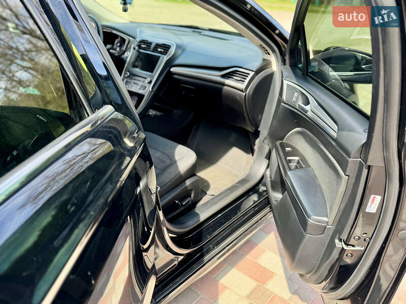 Седан Ford Fusion 2017 в Попельне