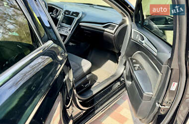 Седан Ford Fusion 2017 в 