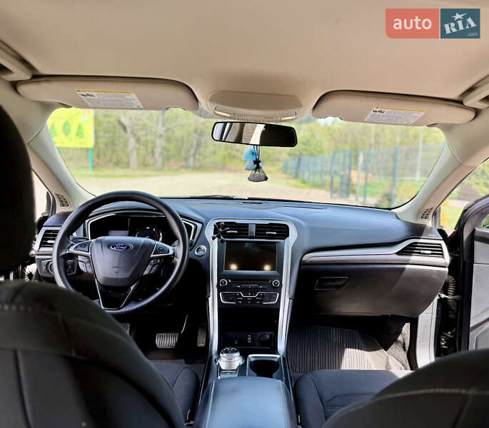 Седан Ford Fusion 2017 в Попельне