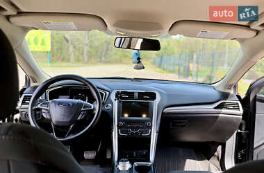 Седан Ford Fusion 2017 в 