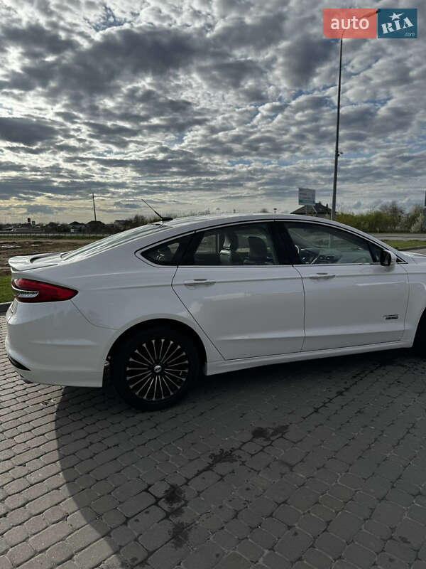 Седан Ford Fusion 2017 в Львове