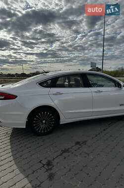 Седан Ford Fusion 2017 в 