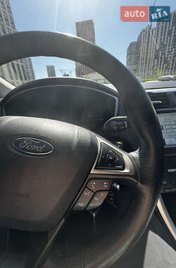 Седан Ford Fusion 2015 в 