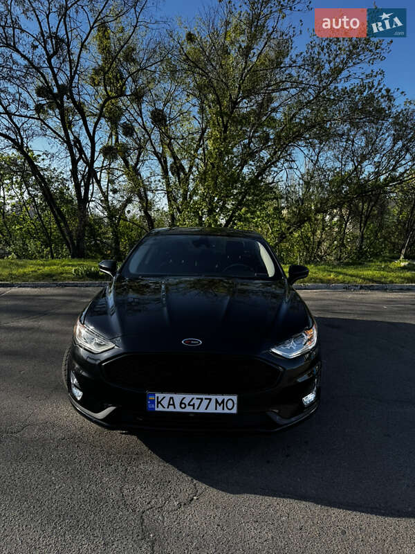 Седан Ford Fusion 2019 в 