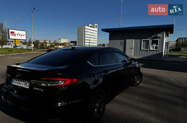 Седан Ford Fusion 2019 в 