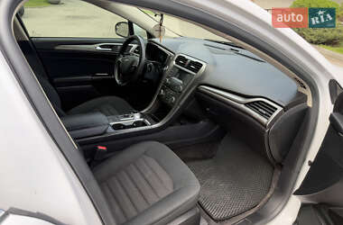 Седан Ford Fusion 2017 в 