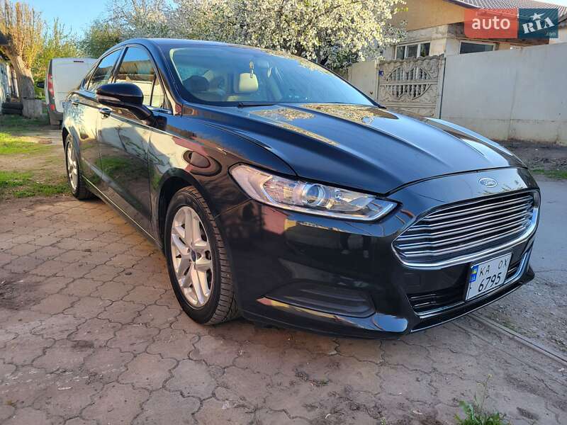 Седан Ford Fusion 2013 в 