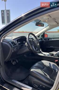 Седан Ford Fusion 2015 в 