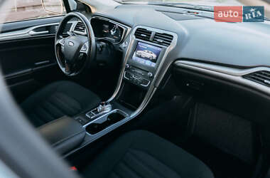 Седан Ford Fusion 2018 в 