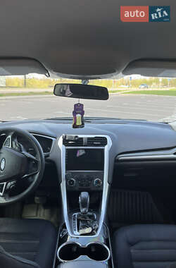Седан Ford Fusion 2013 в 