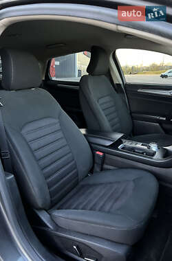 Седан Ford Fusion 2016 в 