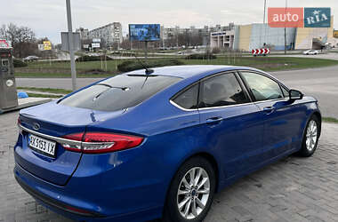Седан Ford Fusion 2017 в 