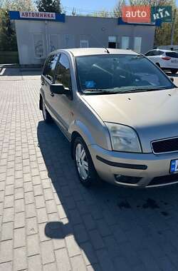 Хэтчбек Ford Fusion 2003 в 