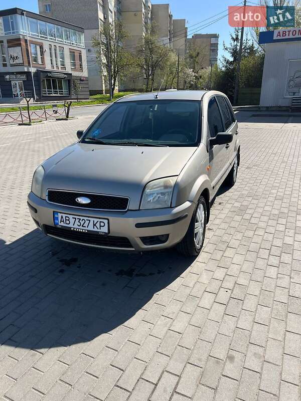 Хэтчбек Ford Fusion 2003 в 